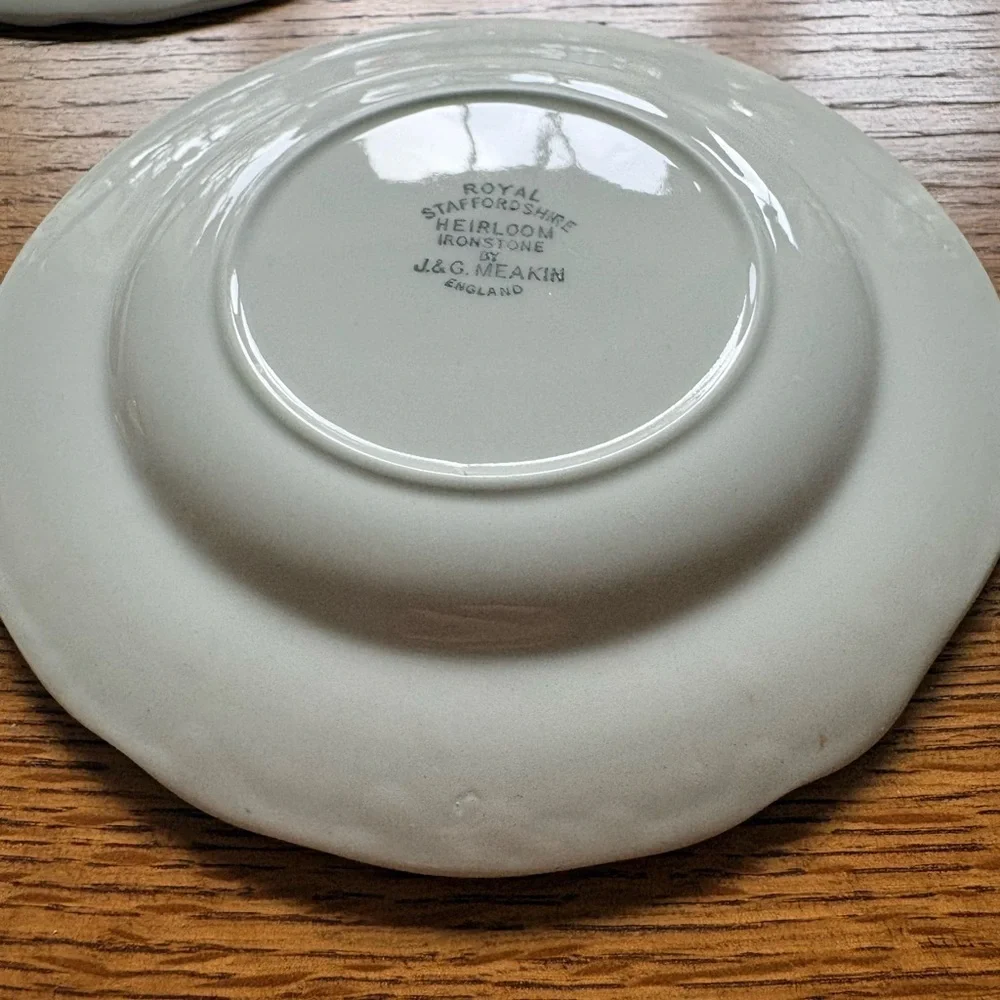 J&G Meakin Royal Staffordshire Heirloom Ironstone white set of 4 Plates ~7 in